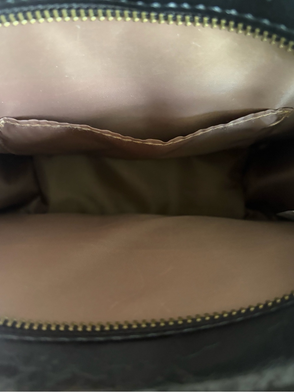 Black Women's Crossbody Bag with Sculpted Strap - Picture 5 of 8
